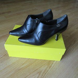 New Circa Joan & David Black Leather Women’s Pointed Toe Heels Zip Shoes 6M